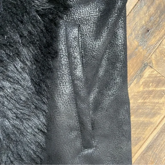 Mo-Ka Linz Faux Shearling Vest Black Women’s Size Medium - Picture 6 of 8